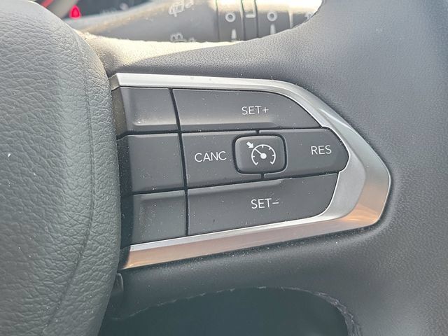 Used 2025 Jeep Compass Latitude AWD/4WD image 25