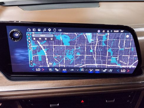 Used 2025 Chevrolet Suburban High Country AWD/4WD image 36