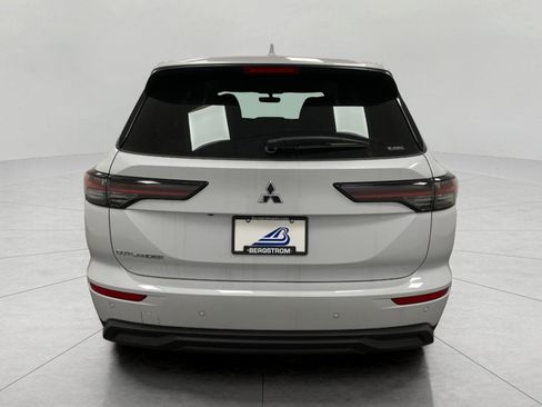 New 2026 Mitsubishi Outlander ES AWD/4WD image 4