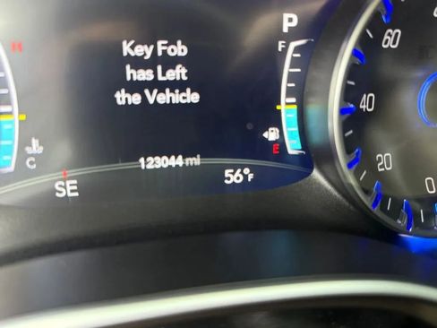 Used 2017 Chrysler Pacifica Touring-L Plus FWD image 27