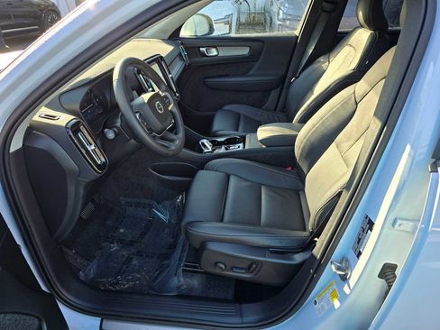 Certified 2025 Volvo XC40 B5 Plus image 20