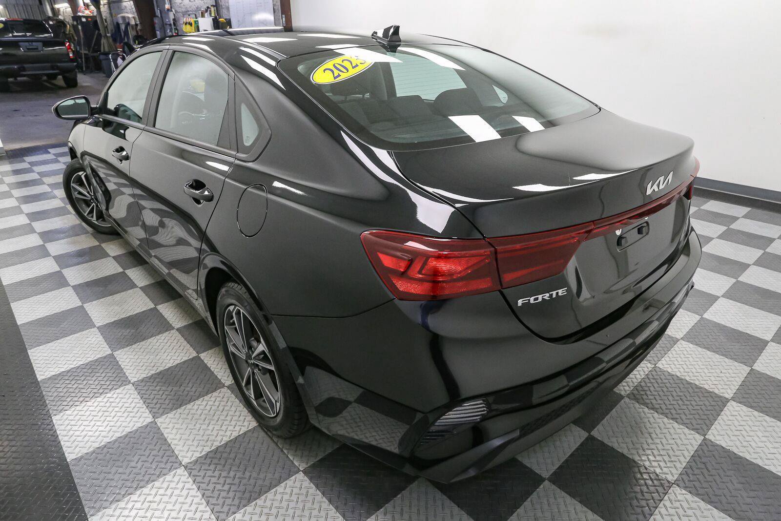Used 2023 Kia Forte LXS FWD image 9