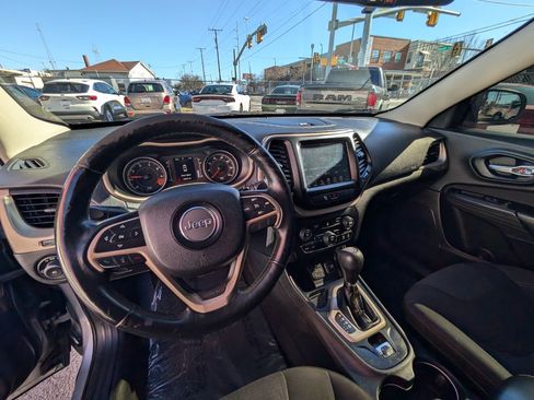 Used 2015 Jeep Cherokee Latitude image 21