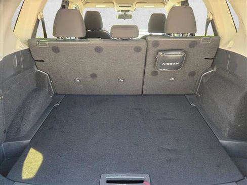 Used 2024 Nissan Rogue SV image 6