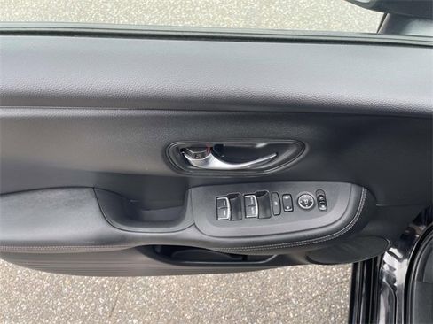 Used 2023 Honda HR-V EX-L image 15