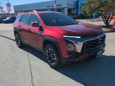 Used 2025 Chevrolet Equinox ACTIV w/ Safety and Technology Package image 2