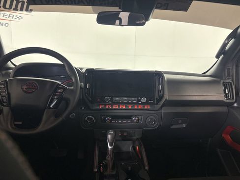 Used 2025 Nissan Frontier PRO-4X AWD/4WD image 23