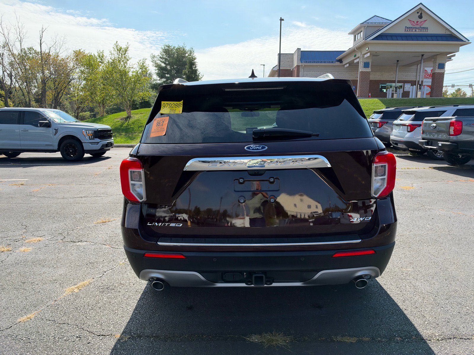 Used 2023 Ford Explorer Limited w/ Limited Technology Package AWD/4WD image 6