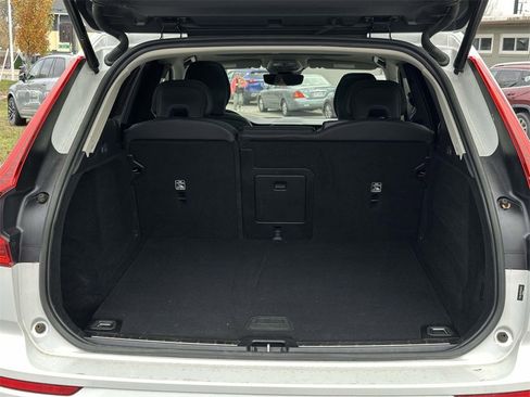 Used 2023 Volvo XC60 B5 Plus image 14