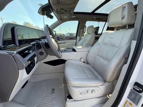 Used 2021 Cadillac Escalade ESV Sport Platinum image 9