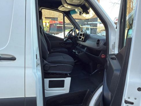 Used 2019 Mercedes-Benz Sprinter 144 Cargo image 21