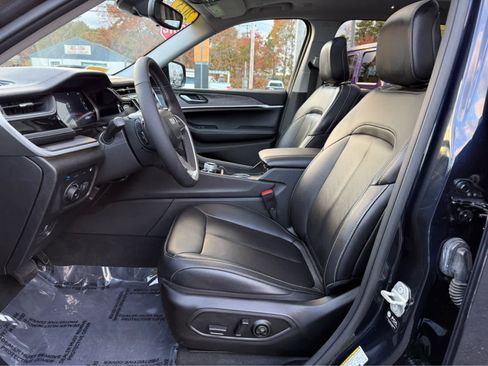 Used 2023 Jeep Grand Cherokee 4WD 4xe image 11