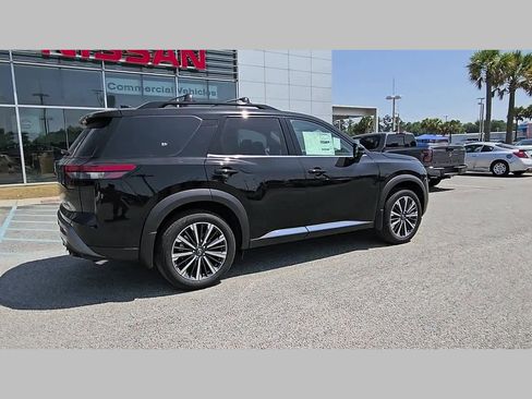 New 2026 Nissan Pathfinder Platinum FWD image 34