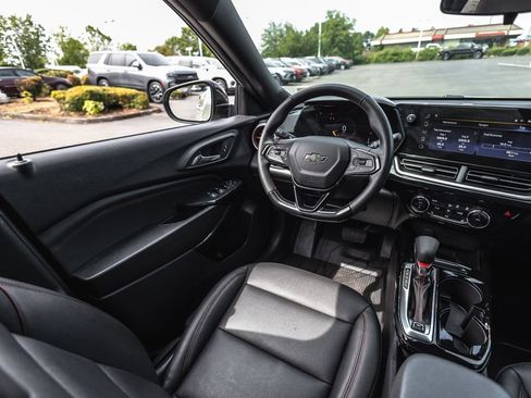 Used 2024 Chevrolet Trax RS w/ Sunroof Package FWD image 22