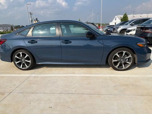 Used 2025 Honda Civic Sport image 4
