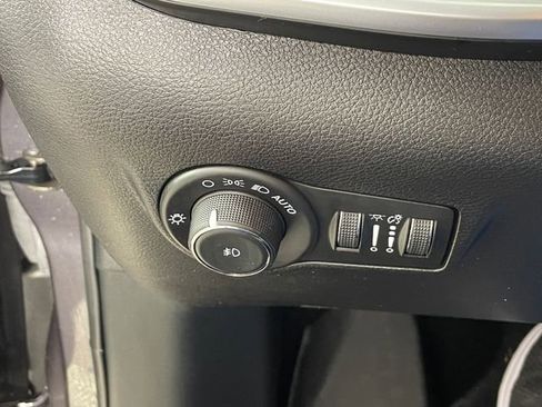 Used 2024 Jeep Compass Latitude image 15