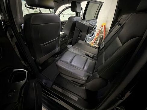 Used 2019 Chevrolet Suburban LT image 23