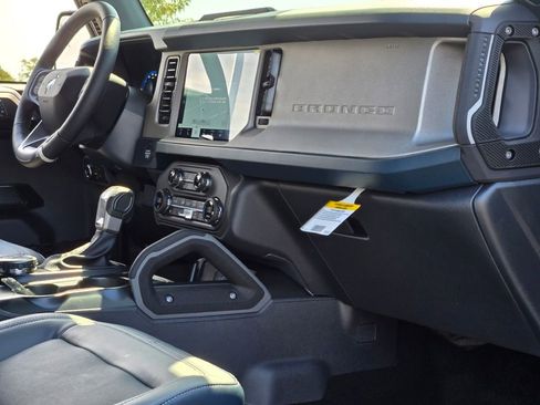 Used 2024 Ford Bronco Outer Banks image 9