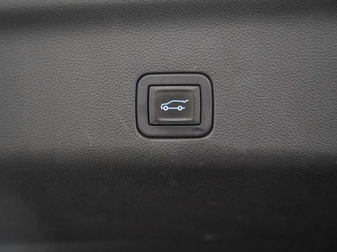 Used 2024 Chevrolet Tahoe High Country AWD/4WD image 12