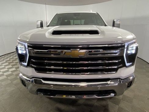 Used 2025 Chevrolet Silverado 3500 LTZ w/ LTZ Convenience Package image 5