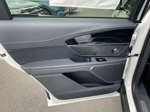 New 2026 Lincoln Nautilus Reserve image 8