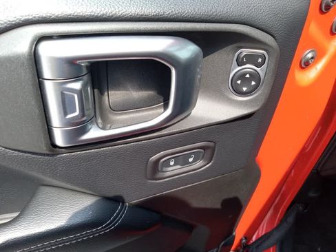 Used 2018 Jeep Wrangler Unlimited Sahara AWD/4WD image 10