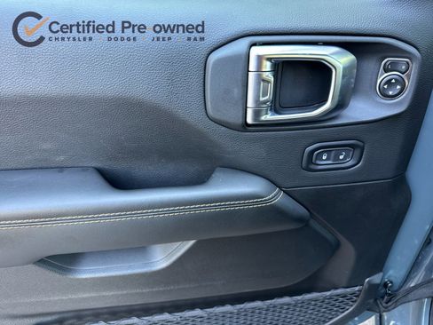 Certified 2025 Jeep Wrangler Unlimited Sahara w/ Safety Group AWD/4WD image 12