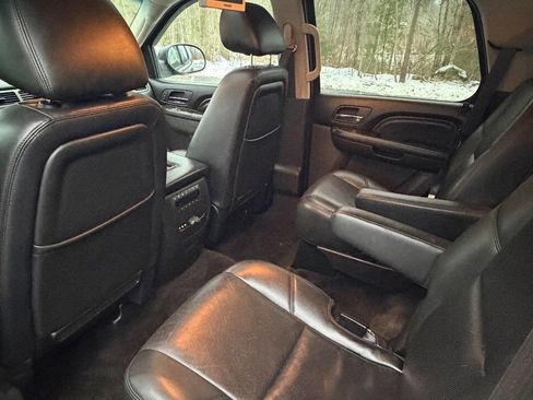 Used 2011 GMC Yukon Denali image 9