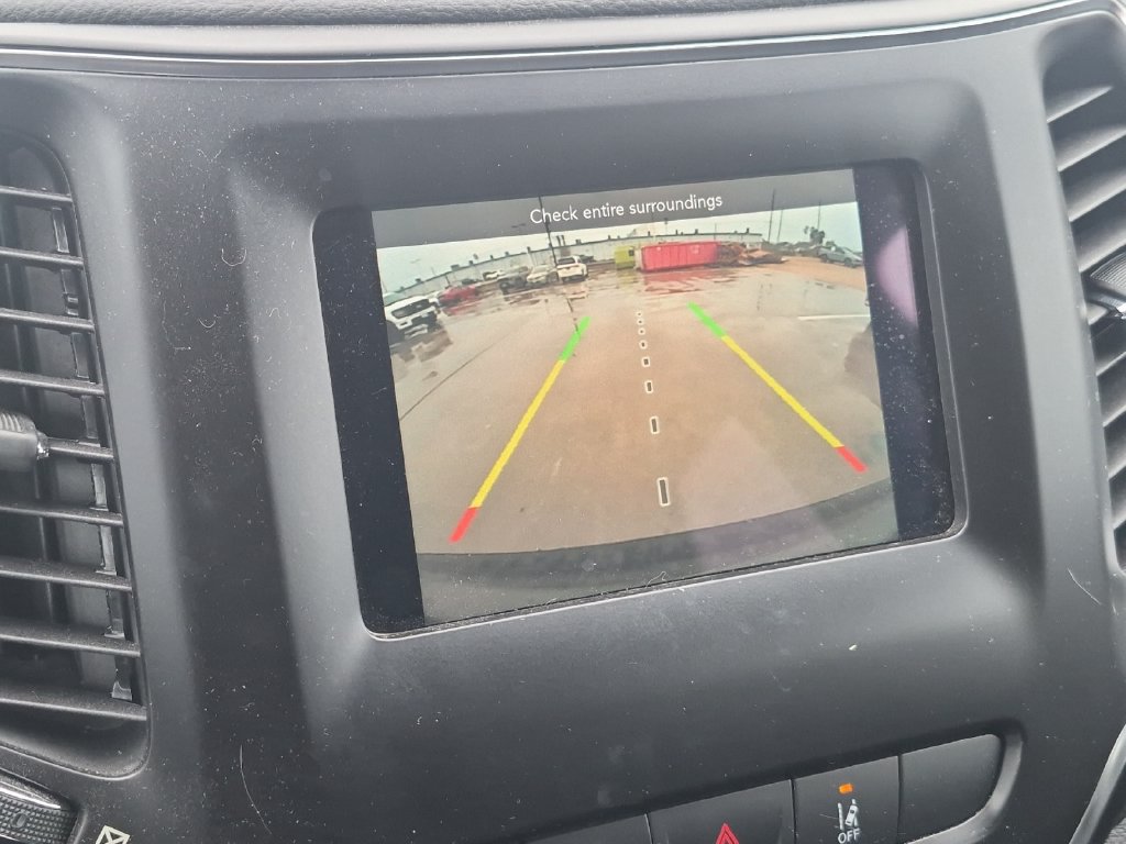 Used 2021 Jeep Cherokee Latitude Lux FWD image 19