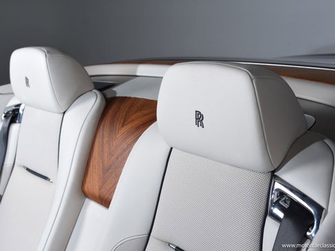 Used 2016 Rolls-Royce Dawn image 38
