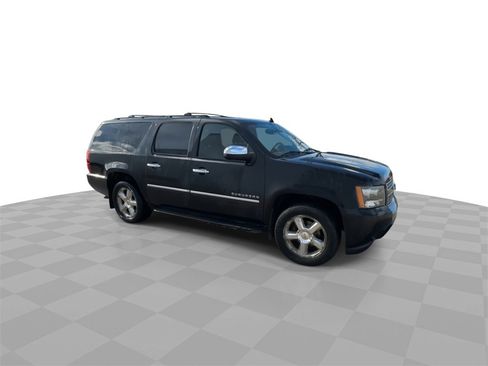 Used 2011 Chevrolet Suburban LTZ image 2
