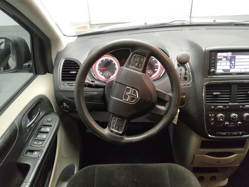 Used 2018 Dodge Grand Caravan SE w/ UConnect Hands-Free Group FWD image 22