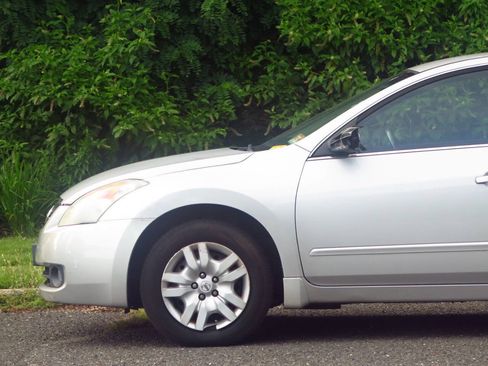 Used 2009 Nissan Altima 2.5 S w/ Emergency Aid Pkg FWD image 19