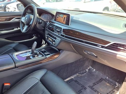 Used 2020 BMW 740i w/ M Sport Package image 28