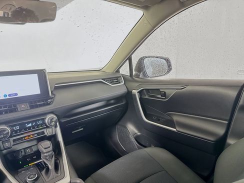 Certified 2025 Toyota RAV4 LE image 21