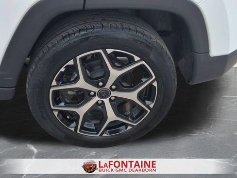 Used 2025 Jeep Compass Limited AWD/4WD image 30