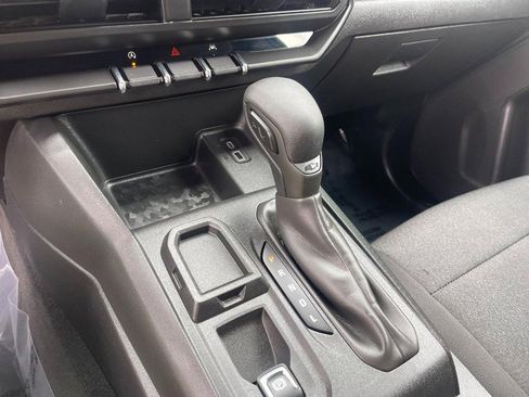Used 2024 Chevrolet Colorado W/T RWD image 18