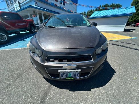 Used 2015 Chevrolet Sonic LT FWD image 3