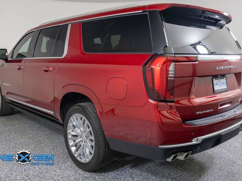 Used 2025 GMC Yukon XL Denali w/ Sun & Power Step Package AWD/4WD image 5