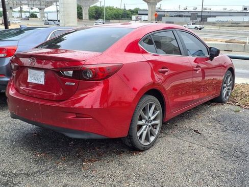 Used 2018 MAZDA MAZDA3 Touring FWD image 4