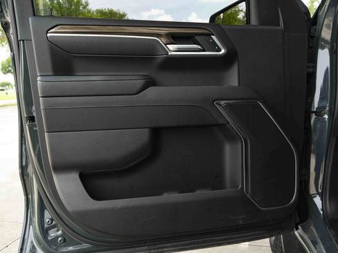 Used 2025 Chevrolet Silverado 1500 LT AWD/4WD image 33