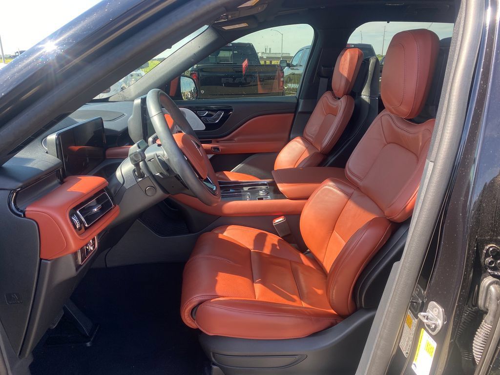Used 2025 Lincoln Aviator Reserve w/ Equipment Group 201A AWD/4WD image 18