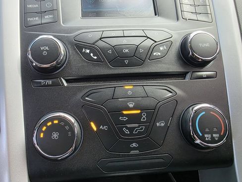 Used 2016 Ford Fusion SE FWD image 23