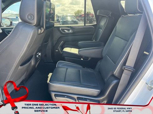 Certified 2024 GMC Yukon SLT w/ SLT Luxury Package image 11