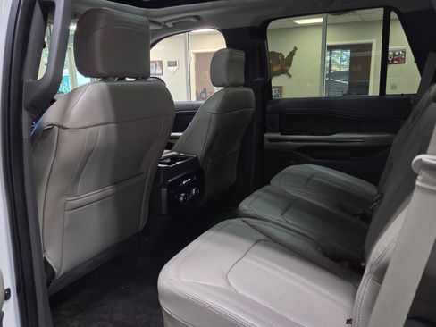 Used 2018 Ford Expedition Limited w/ Equipment Group 301A AWD/4WD image 18