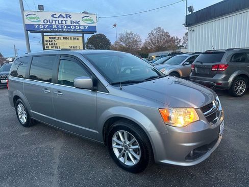 Used 2020 Dodge Grand Caravan SXT image 4