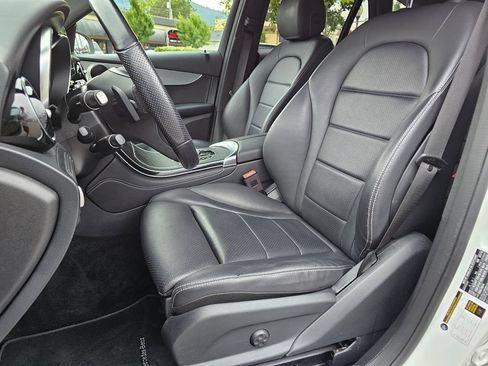 Used 2019 Mercedes-Benz GLC 300 4MATIC image 24