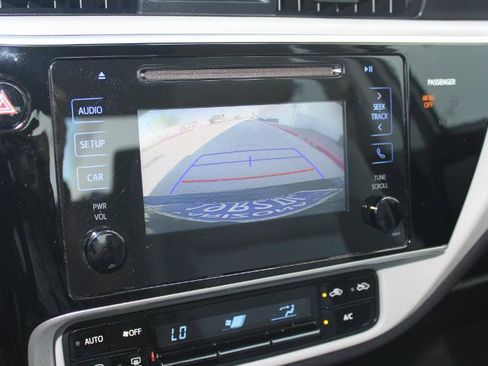 Used 2017 Toyota Corolla LE w/ Carpet Mat Package (TMS) FWD image 31
