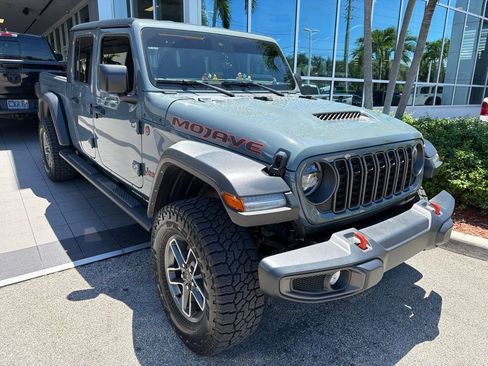 Used 2024 Jeep Gladiator Mojave AWD/4WD image 4
