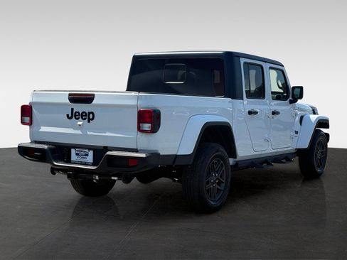 Used 2025 Jeep Gladiator Sport AWD/4WD image 5